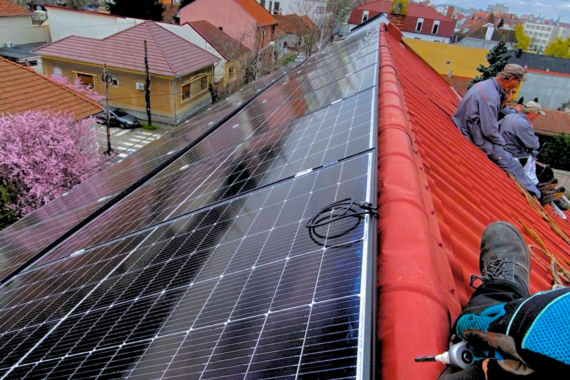 Curățare panouri fotovoltaice