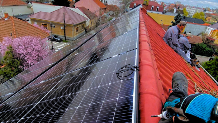 Curățare panouri fotovoltaice