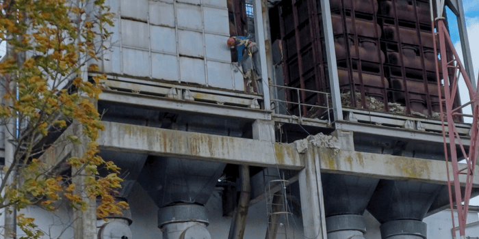 Îndepărtare elemente de construcție instabile Îndepărtare elemente de construcție instabile