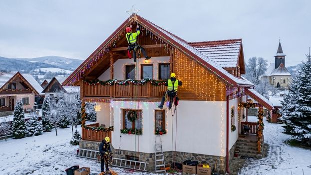 montare lumini festive