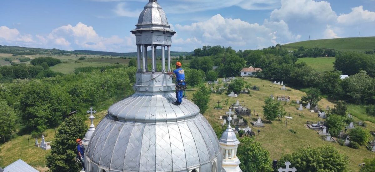 Îndepărtare rugină și revopsire turn - biserica ortodoxă cătina2 Îndepărtare rugină și revopsire turn biserică cătina